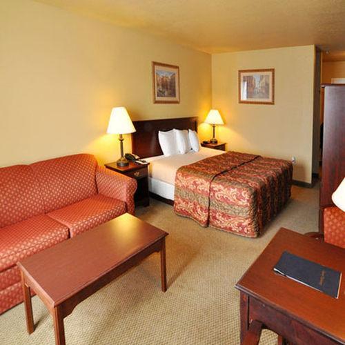 Hilltop Inn&Suites Greenbrier Rom bilde